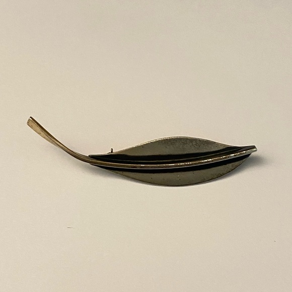 Vintage 925 Sterling Silver and Black Feather Leaf Brooch Pin Pendant - Picture 6 of 8